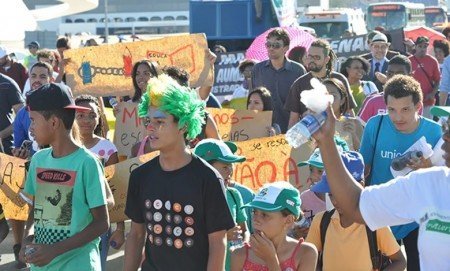 Assistente social defende os direitos de crianças e adolescentes
