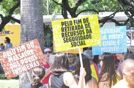 CFESS convida assistentes sociais para manifestações nos dias 22 e 29 de setembro