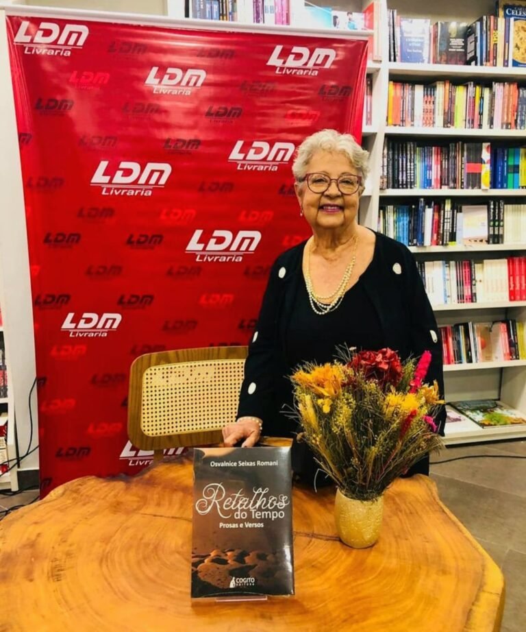 Professora Osvalnice Seixas lança livro autobiográfico