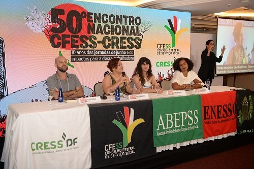 Análise política e desafios da categoria foram debatidos no primeiro dia do Encontro Nacional do CFESS-CRESS