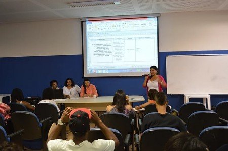 15 DE MAIO: Nossa escolha é a resistência! Assistentes sociais na luta pelas políticas sociais e pela efetivação do projeto ético-político profissiona