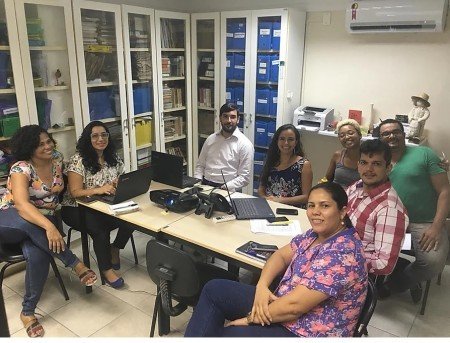 “Mobilização contra o veto presidencial à inclusão de assistentes sociais e psicólogas na educação básica”.